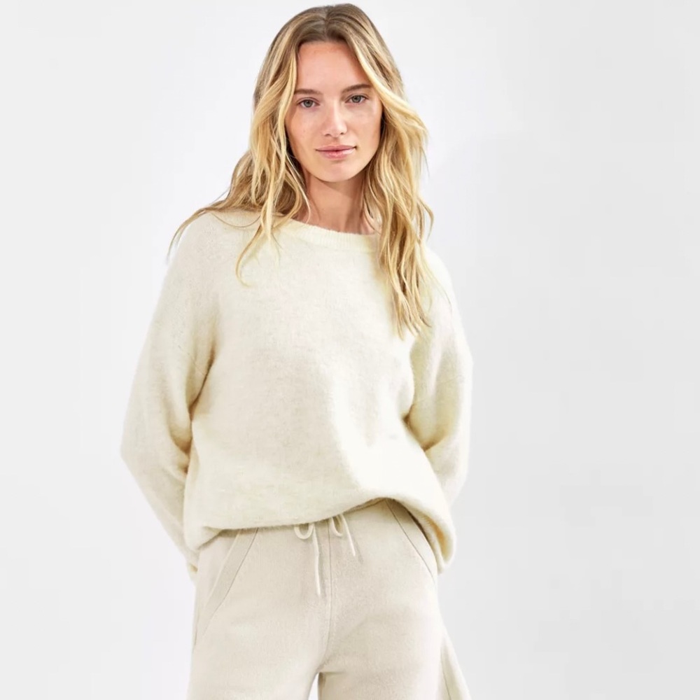 Aritzia babaton crewneck sweater